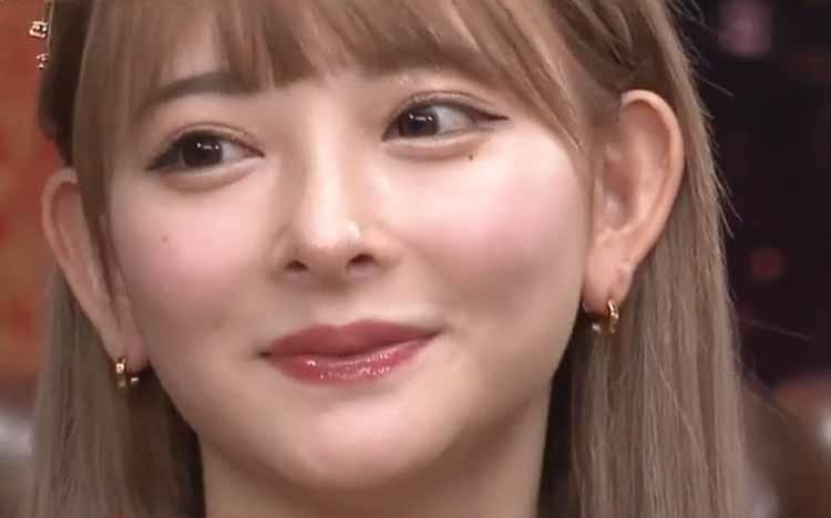 “整形総額2000万超え”黒崎みさ、離婚発表 双子の息子との3ショットで報告