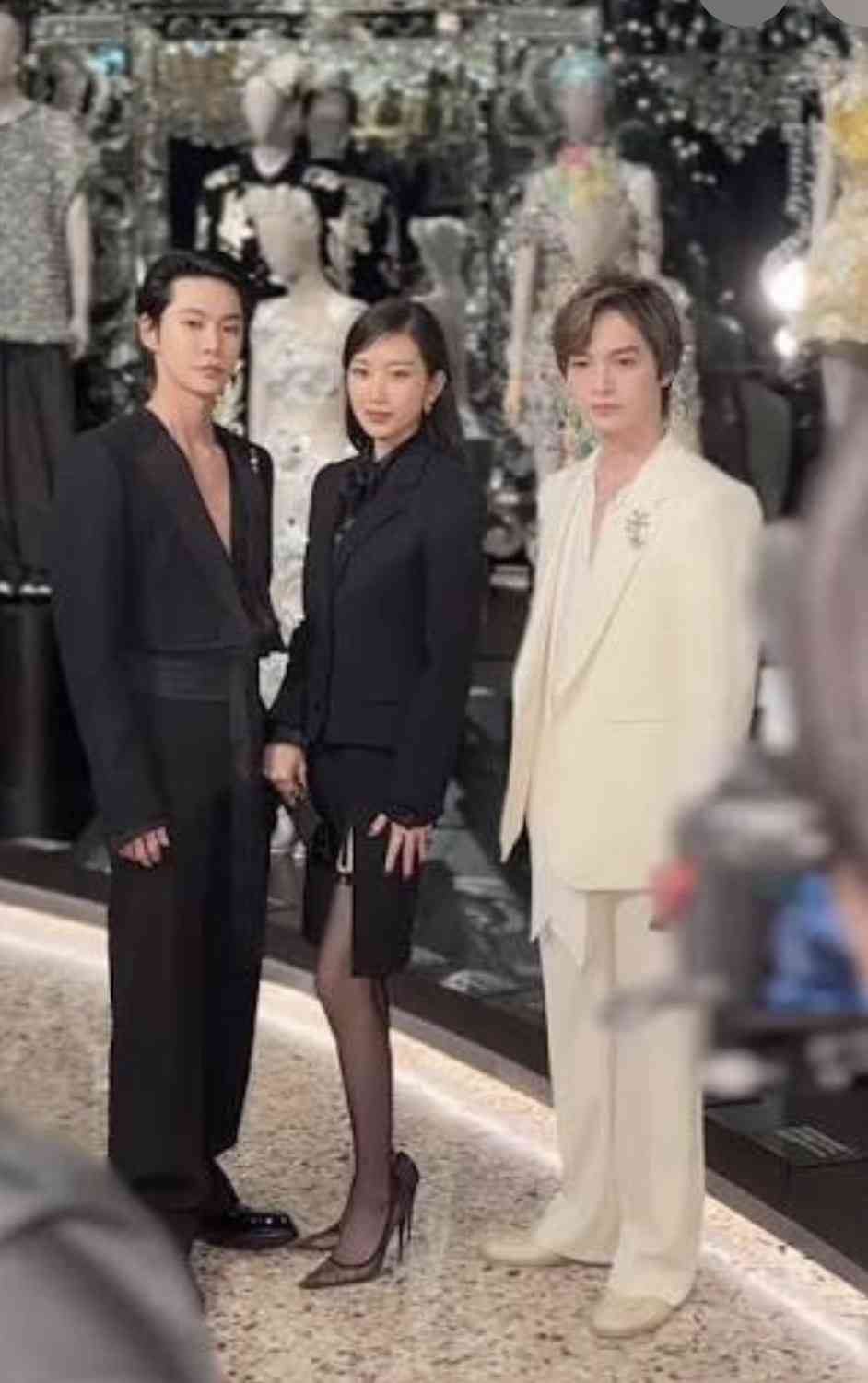 韓国スター着用ジャケットが、キスマイ・玉森裕太“過去の監修衣装”に酷似指摘相次ぐ…「直接的な関連はございません」デザイナーは否定　そもそもドルガバに酷似との声も…