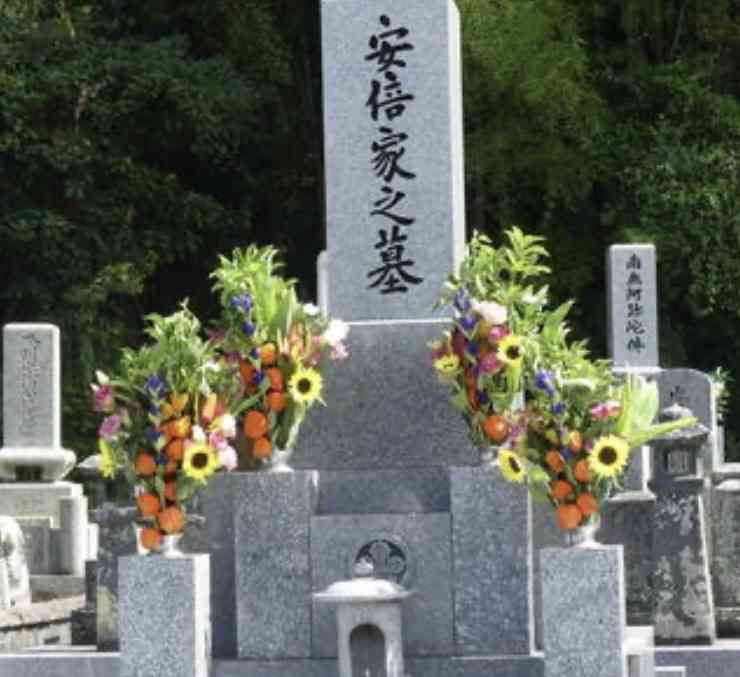 お墓参りって意味あるのかな。