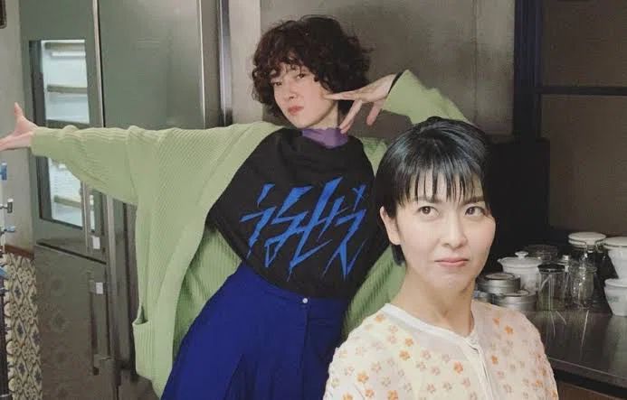 ドラマのヘアメイクやファッションについて語るトピ