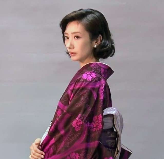 ドラマのヘアメイクやファッションについて語るトピ