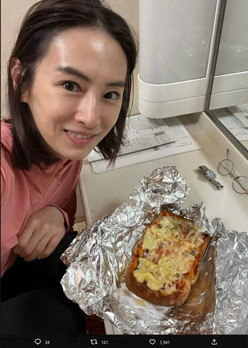 宮沢りえ、“太眉ナチュラル” な自撮り公開に戸惑う声…直近では “ドレスの肩ひも” で賛否沸騰の事態に