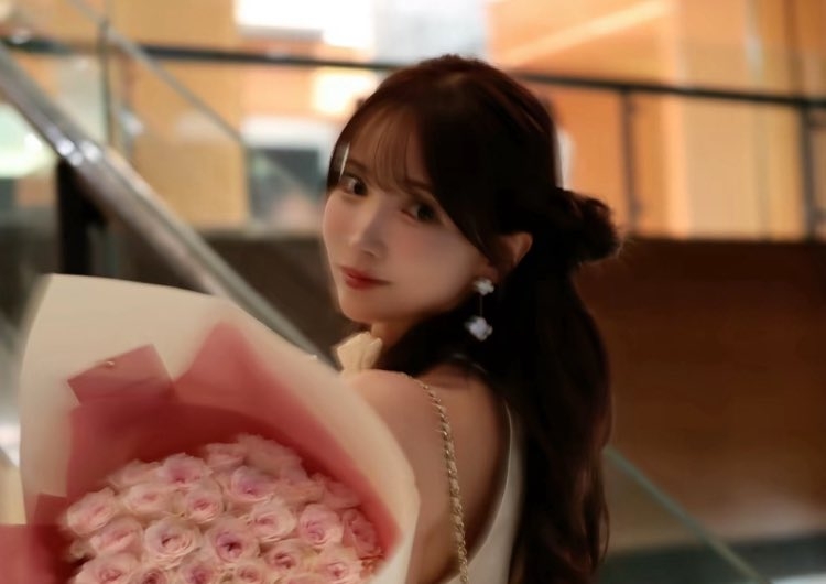 綺麗な女性を見ると目がいってしまう