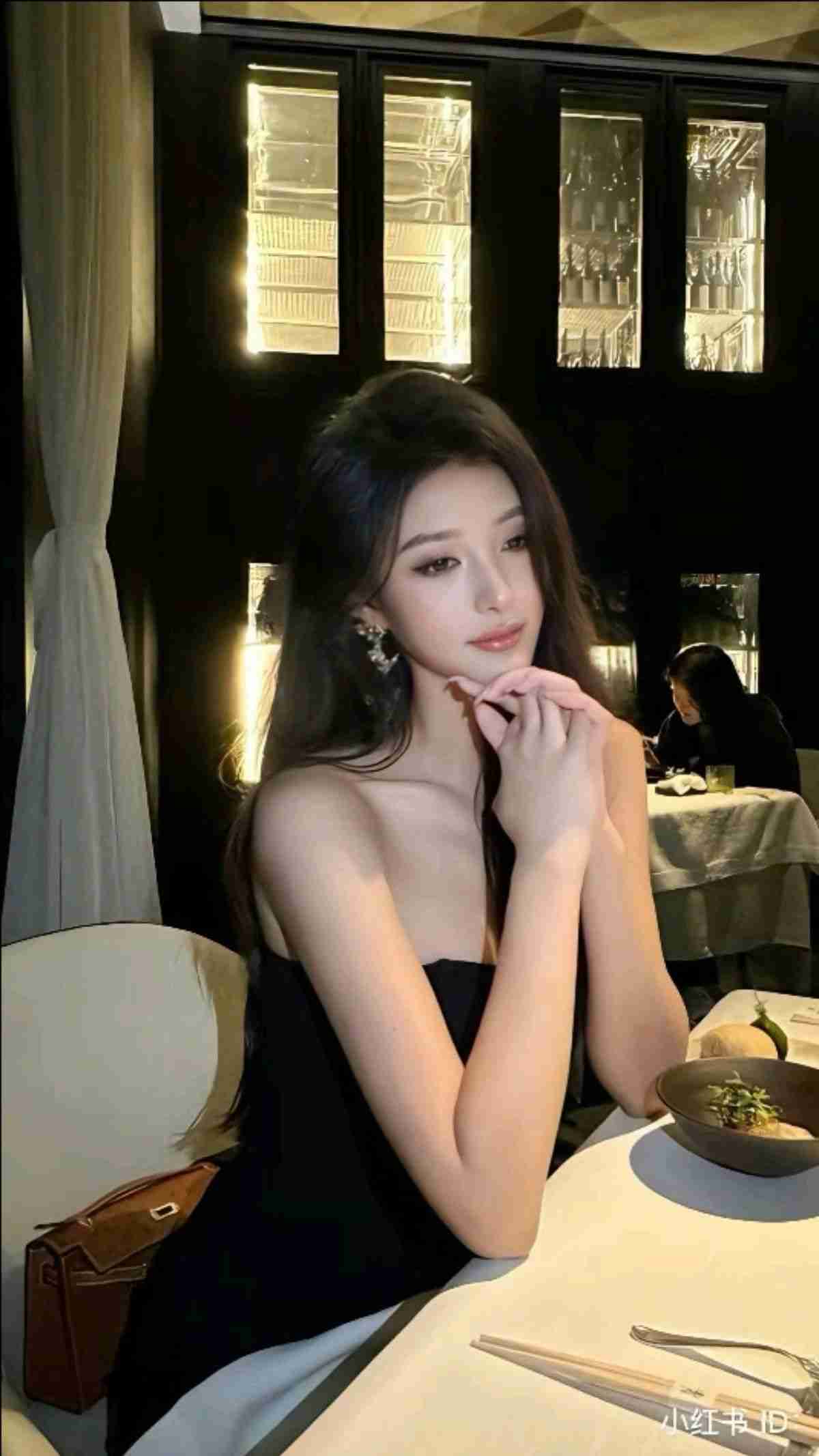 綺麗な女性を見ると目がいってしまう