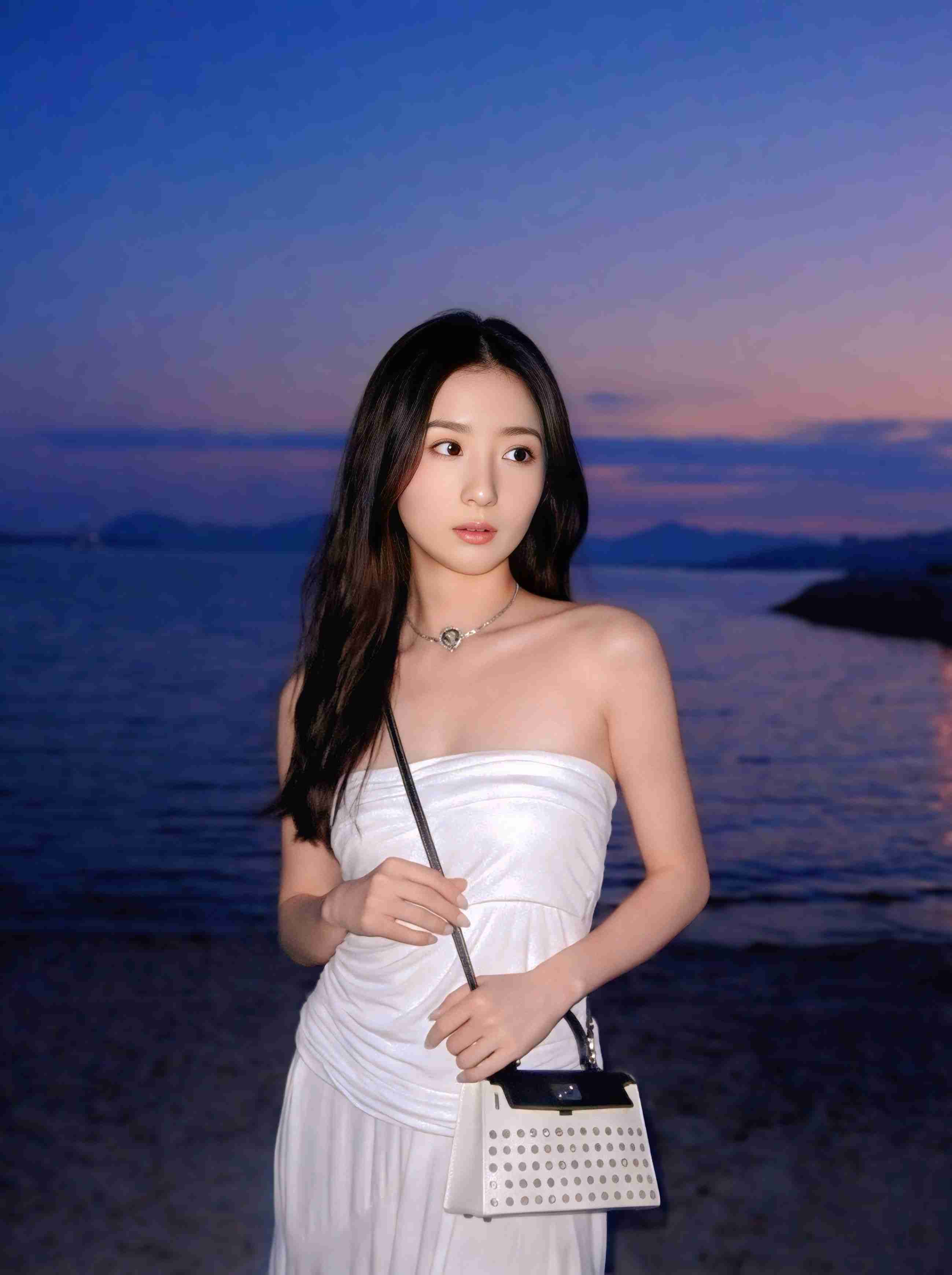 綺麗な女性を見ると目がいってしまう