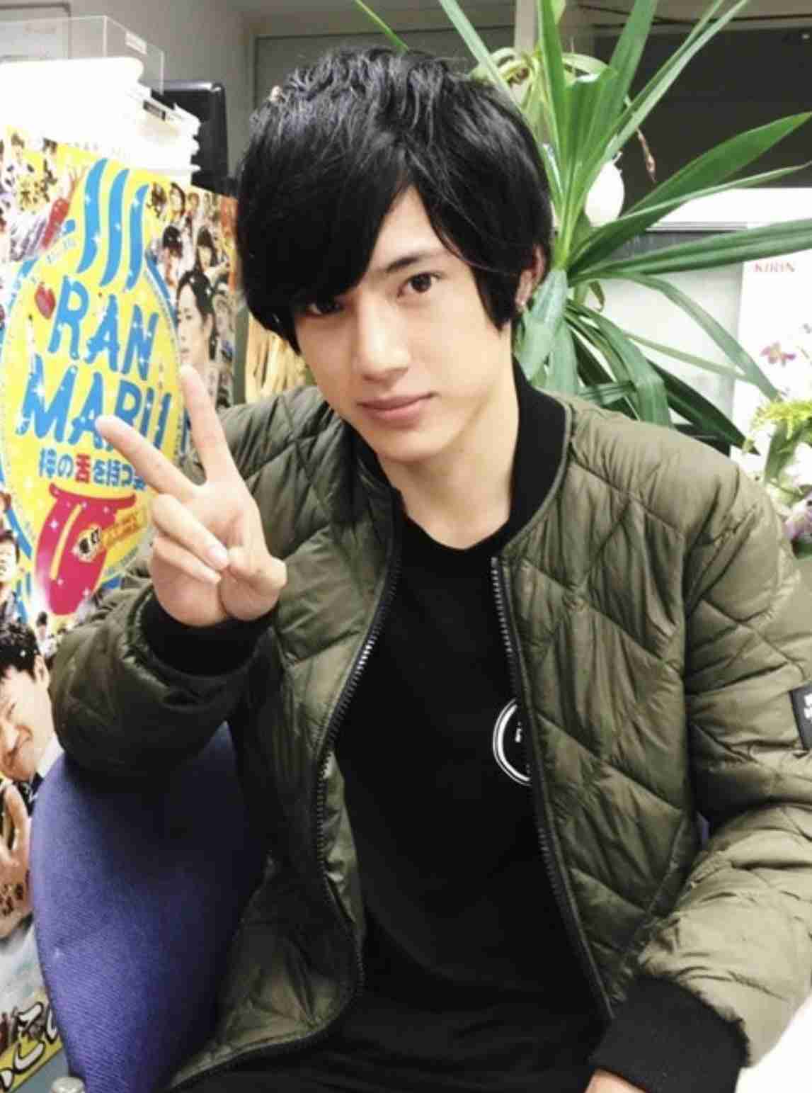 モナキ　超満員御礼デビュー　おヨネ涙「レコード大賞の新人賞を目指したい」　純烈弟分4人組