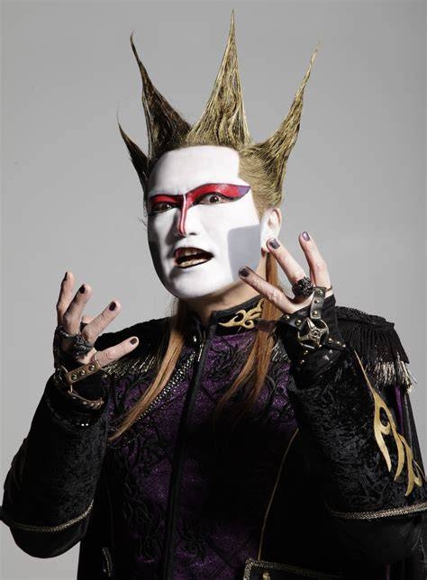 アイシャドウつけるとケバくなる