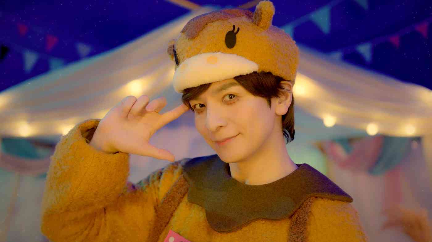 戸田恵梨香、生田斗真にエスコートされレッドカーペット降臨 美背中輝く華やかゴールドドレス姿【地獄に堕ちるわよ】