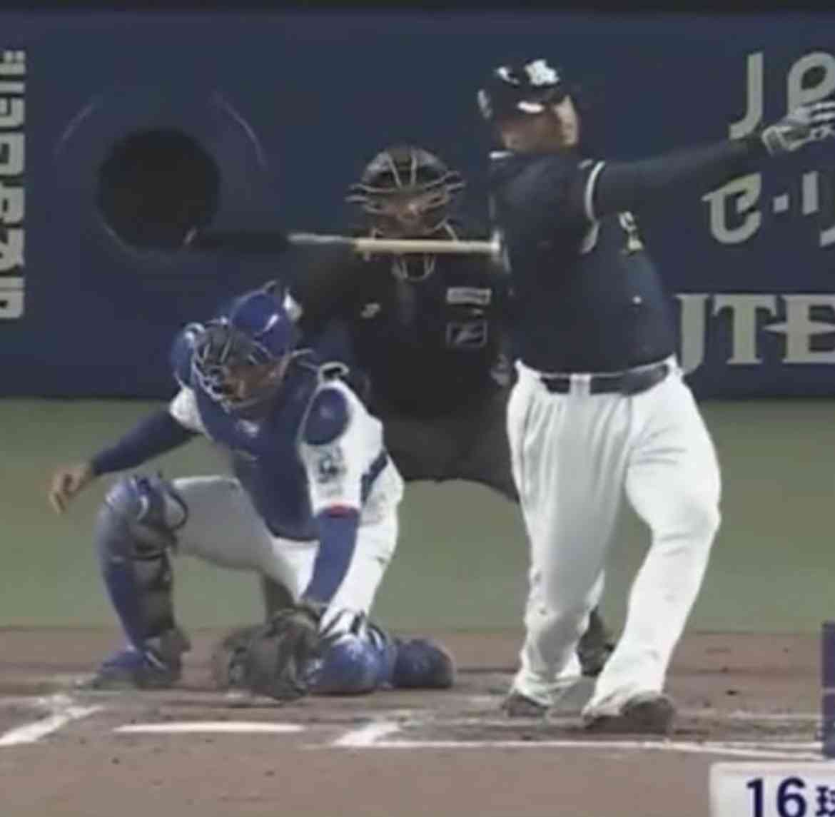 中日・石伊の頭部にオスナのバット直撃　球場騒然…16日には球審が救急搬送