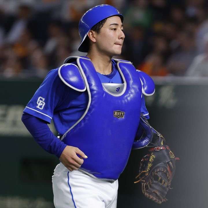 中日・石伊の頭部にオスナのバット直撃　球場騒然…16日には球審が救急搬送