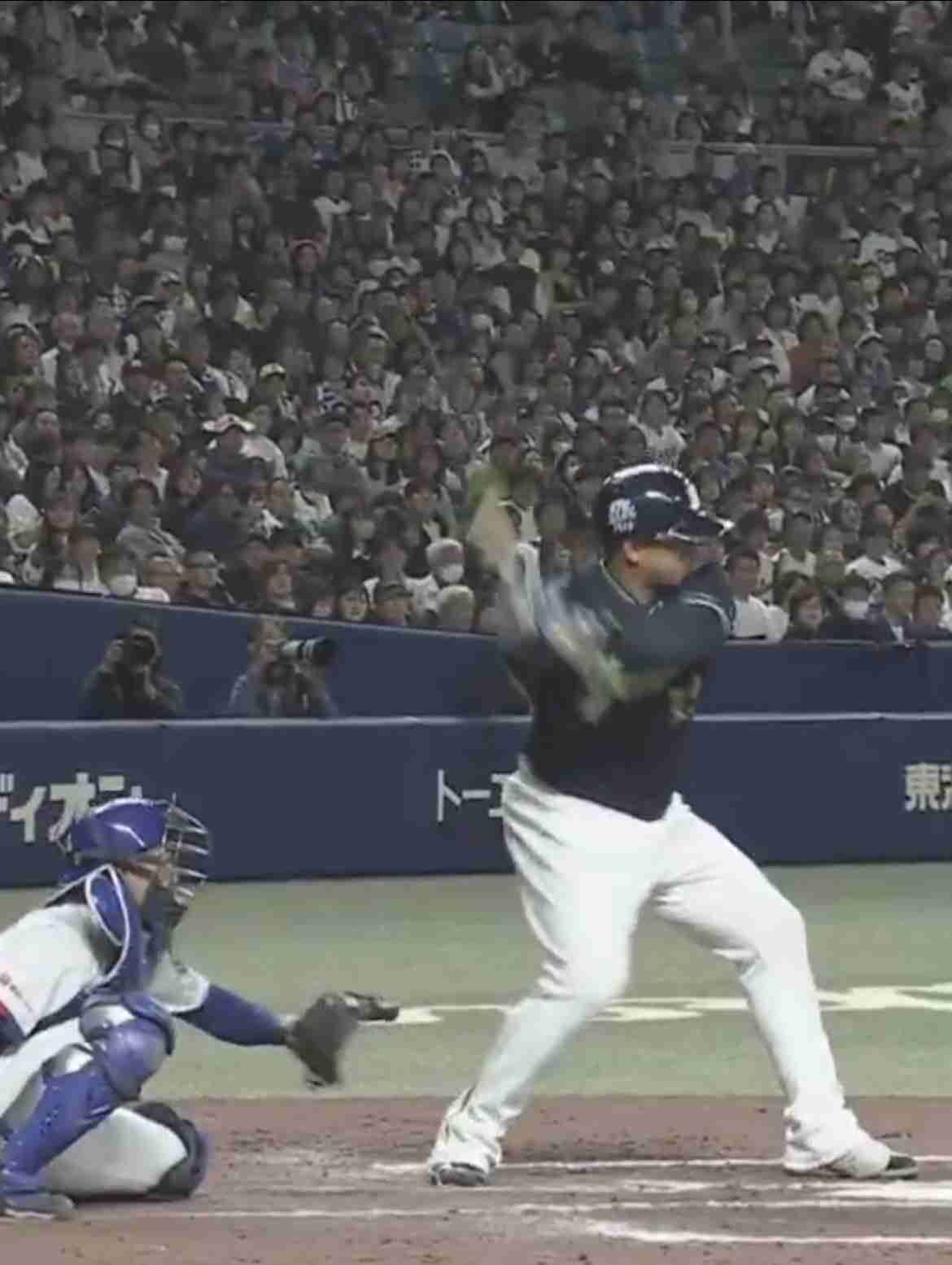 中日・石伊の頭部にオスナのバット直撃　球場騒然…16日には球審が救急搬送