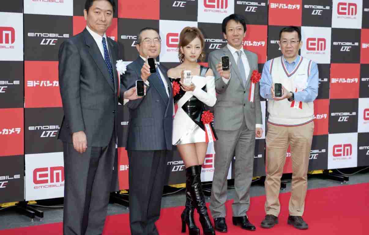 「脚交換したい」「羨ましい」板野友美は体重39キロ「細すぎ」「目を奪われた」「世界一かわいい」と反響