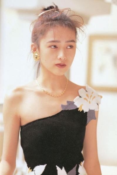 骨格が華奢だと分かる画像が見たいpart7