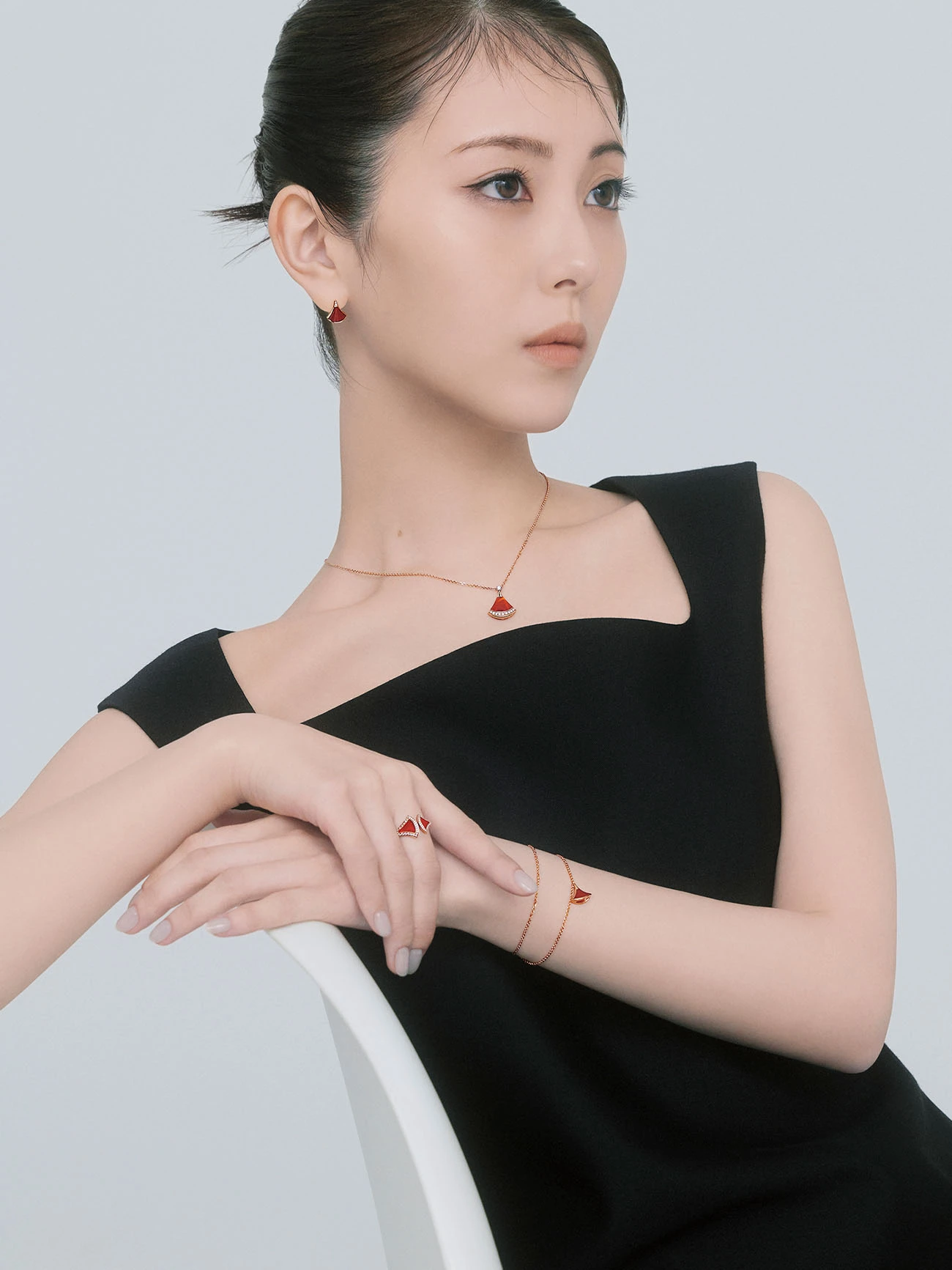 骨格が華奢だと分かる画像が見たいpart7