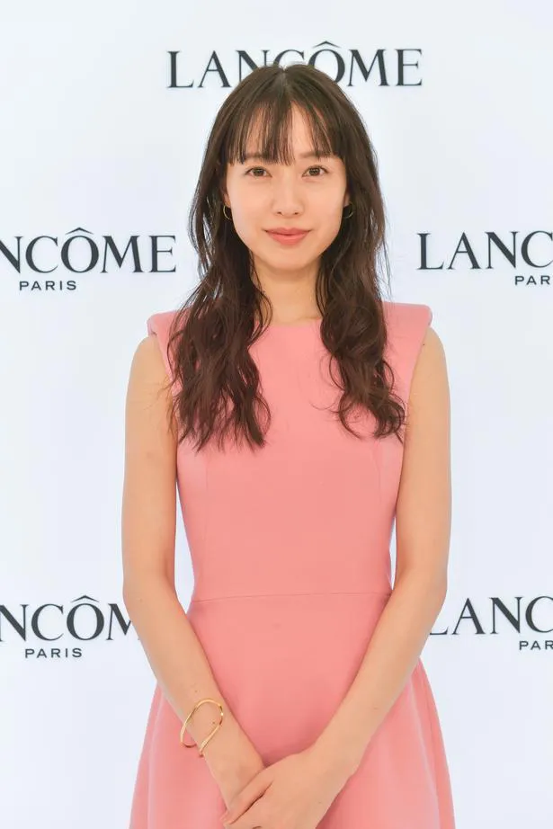 骨格が華奢だと分かる画像が見たいpart7