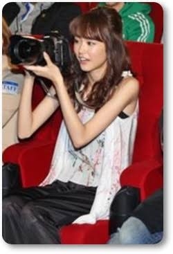 骨格が華奢だと分かる画像が見たいpart7