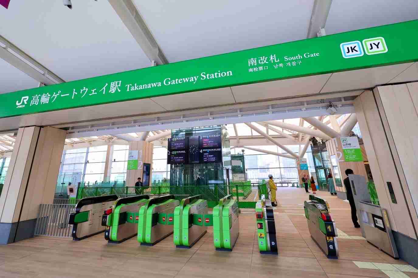 高輪ゲートウェイ「危険な大階段」で複数けが人…JR東が対策 隈研吾氏設計説は誤情報