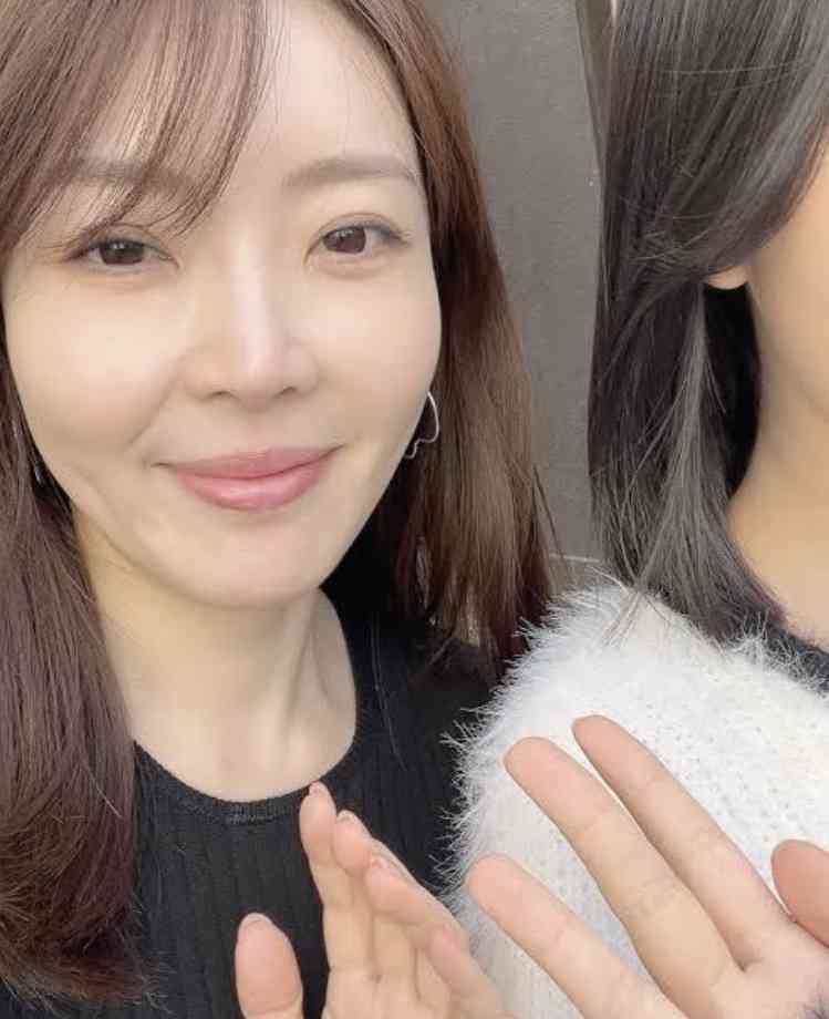 「肌だけで月50万円課金」46歳美魔女の1ヶ月分の基礎化粧品の量に驚きの声「一生分じゃなくて!?」「余ったやつはどうするの!?」