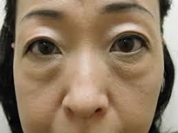「肌だけで月50万円課金」46歳美魔女の1ヶ月分の基礎化粧品の量に驚きの声「一生分じゃなくて!?」「余ったやつはどうするの!?」