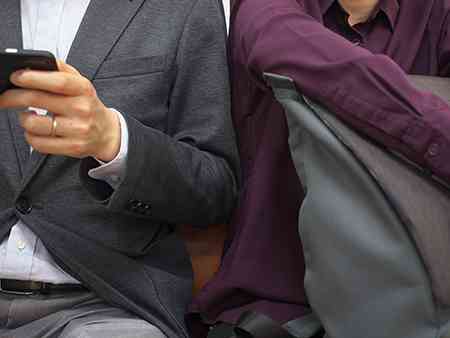 電車で隣に男が座ってくるのが嫌