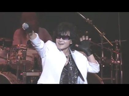 ライブで客に歌わせる行為