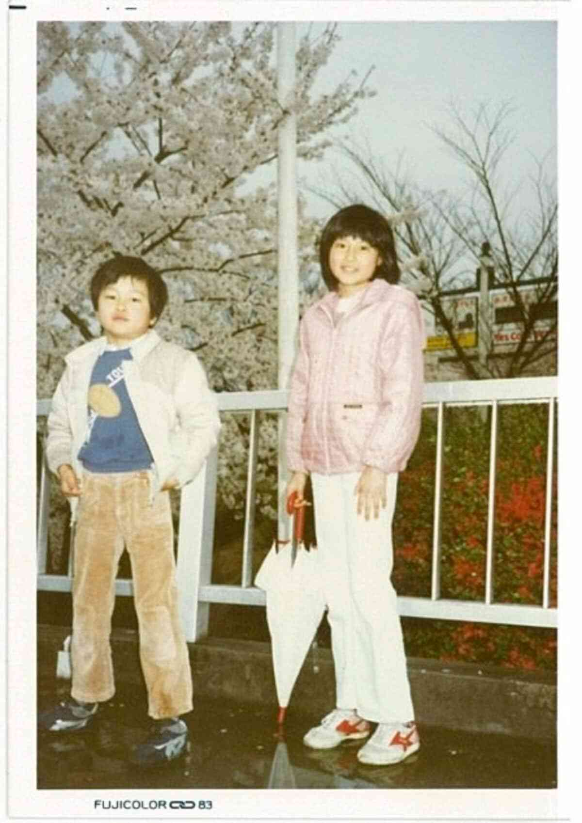 藤原紀香の美少女時代に驚がく「ウエストどこ！？」「高い！腰の位置がすごい」幼少期から超絶モデル体型「脚が長すぎる！」