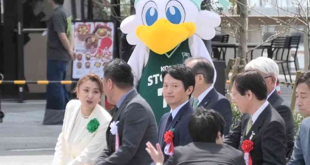 藤原紀香の美少女時代に驚がく「ウエストどこ！？」「高い！腰の位置がすごい」幼少期から超絶モデル体型「脚が長すぎる！」