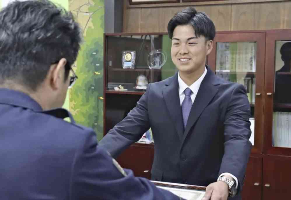 「息子」会いに行く高齢女性を道案内、待ち続ける女性を放っておけずに交番へ案内すると…詐欺防いだ高校生「今後も困っている人がいたら助けたい」