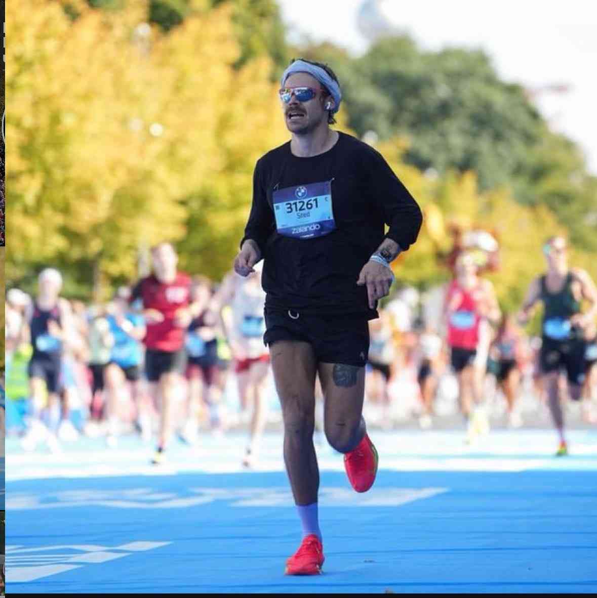 ハリー・スタイルズ、ゾーイ・クラヴィッツと婚約か　英でキスショット…左手薬指には指輪キラリ