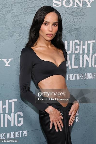 ハリー・スタイルズ、ゾーイ・クラヴィッツと婚約か　英でキスショット…左手薬指には指輪キラリ