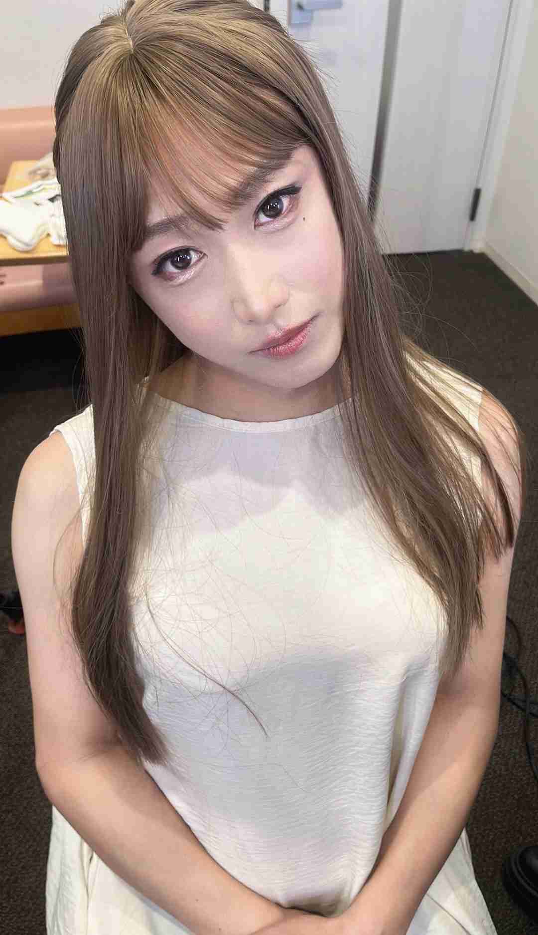 「男を狂わせてそう」…　無数の男性を “悶絶” させた、M-1王者芸人の 《ガチ女装》　 「そそられる」と生々しい声