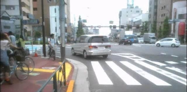 トラックが左折中に巻き込み事故　自転車の女性（25）が死亡　川崎市