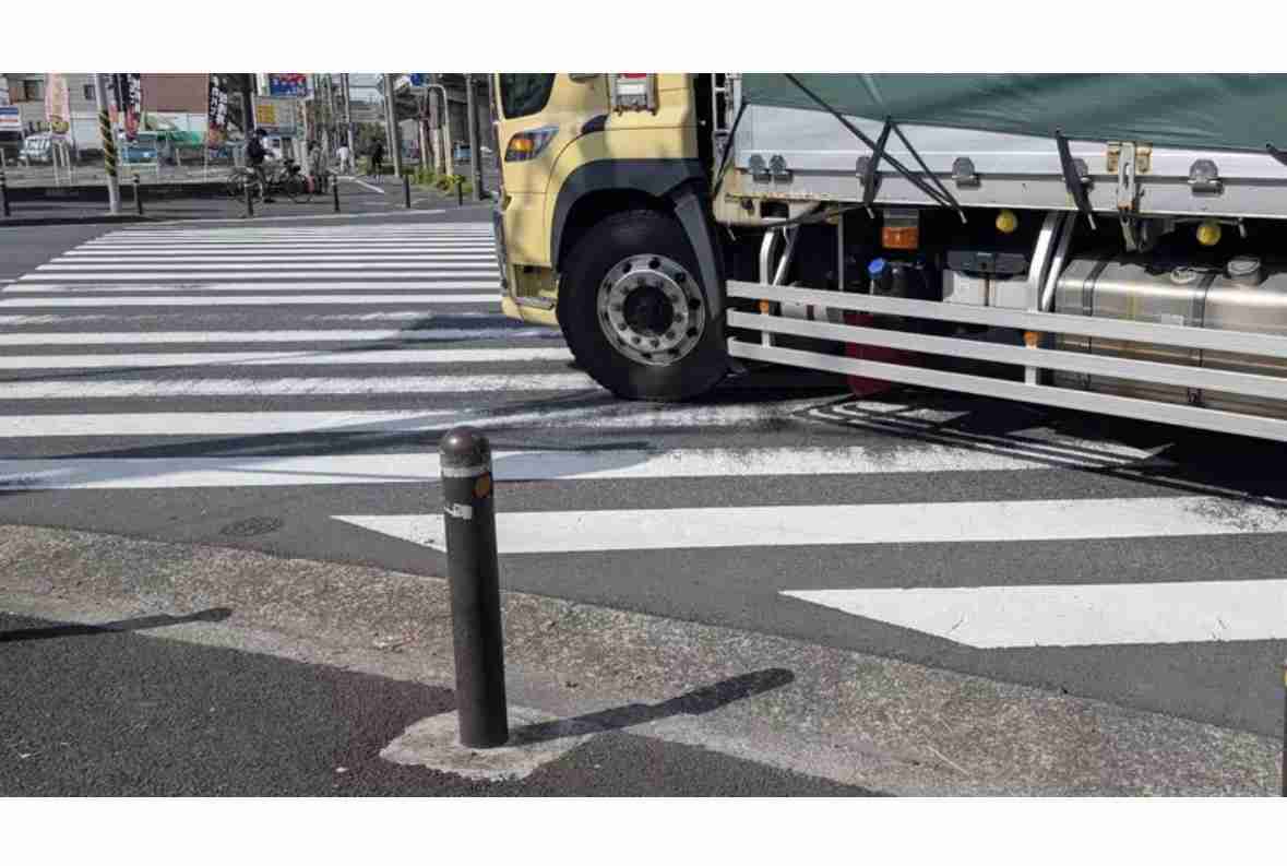 トラックが左折中に巻き込み事故　自転車の女性（25）が死亡　川崎市