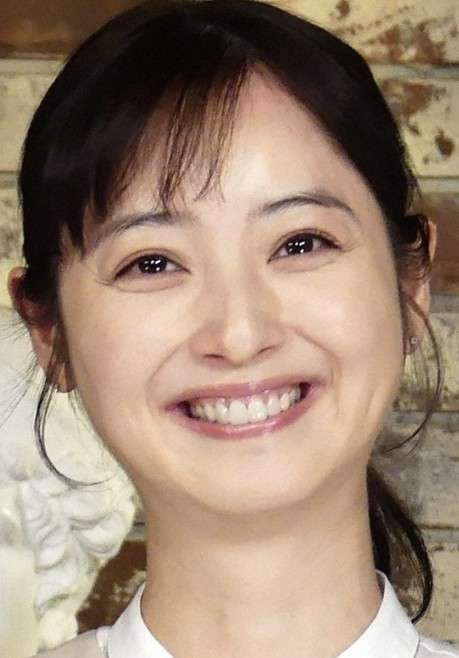 佐々木希、びっくりドンキーで「これ一択」と断言する鉄板メニューに反響「バクバク食べてる」「びくドン行くんですね」
