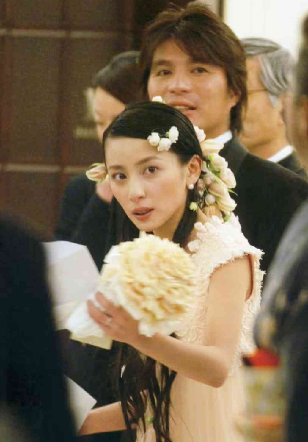 「美しすぎる」奥菜恵（46）、ファーで覆っただけ…肌見せショットに反響「ハーフのモデルさんかと思ったら」