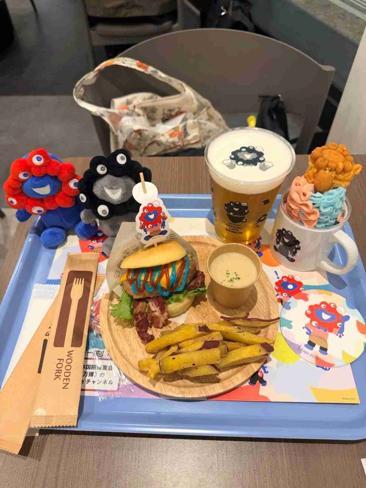 《大阪・関西万博》公式カフェがオープン、“強烈価格”の「5000円プレート」に驚きも《それでも行きたい》ファン熱視線