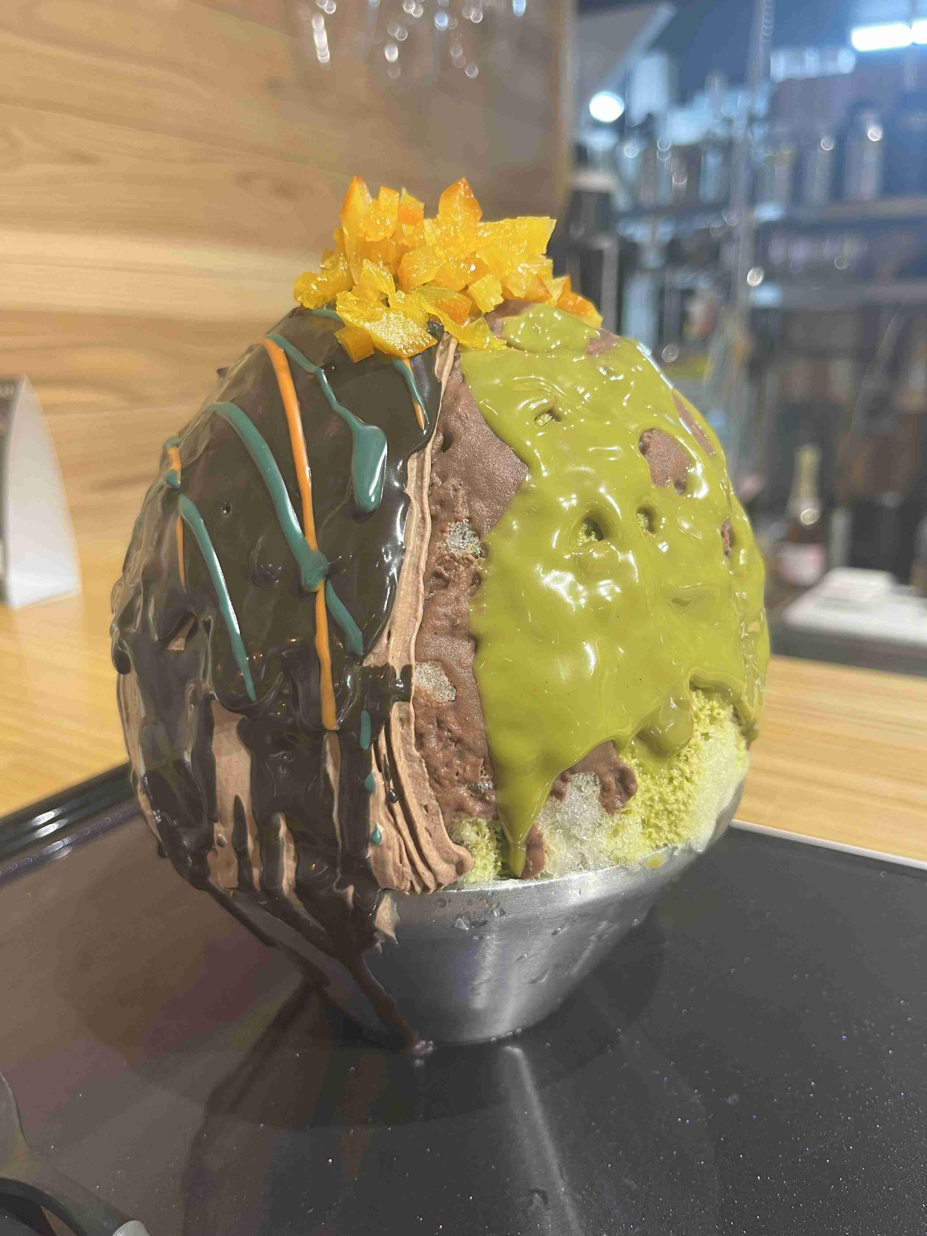 すぐ消えると思いきや…「ドバイチョコ」が進化して爆売れ中、新大久保で見た祭り状態