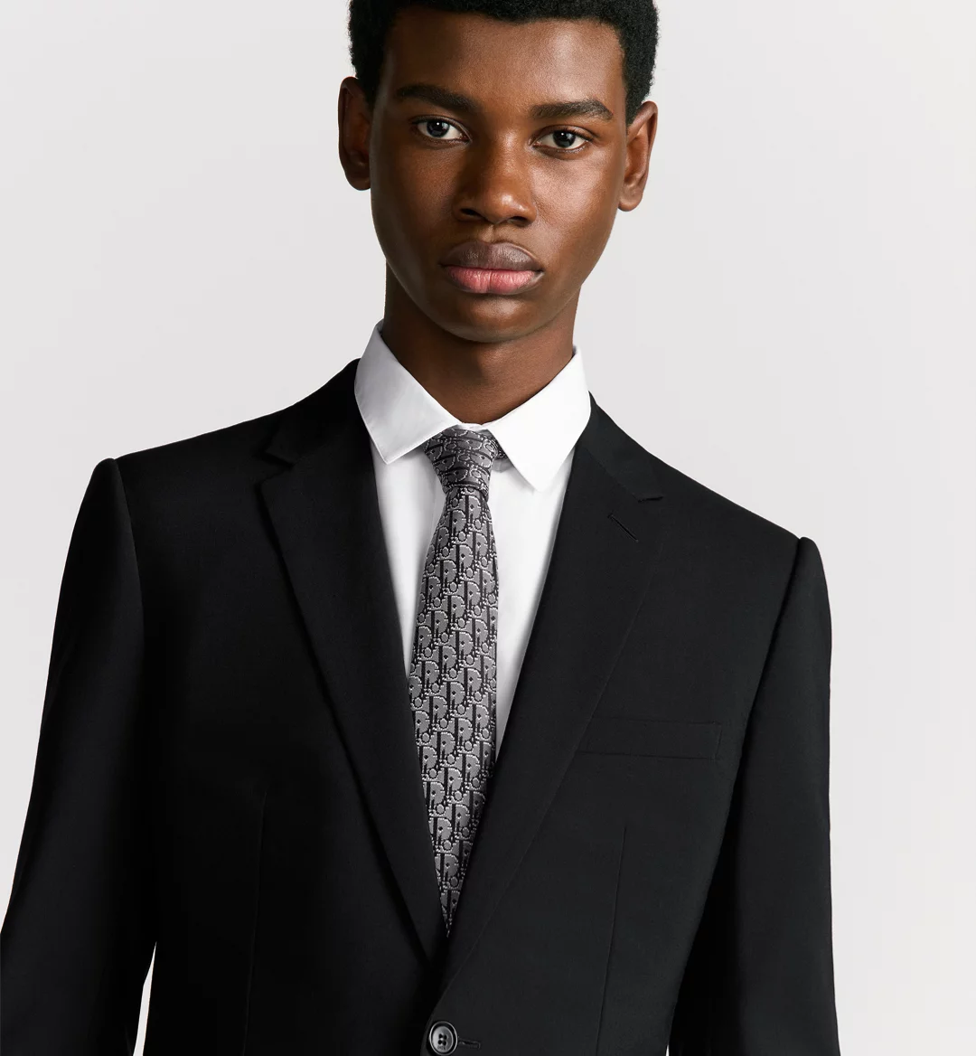 永瀬廉　結婚式にメンバーカラー“黒ネクタイ”で参加、「誰か教えてくれなかったのかな？」一部ファンからはマナー指摘も