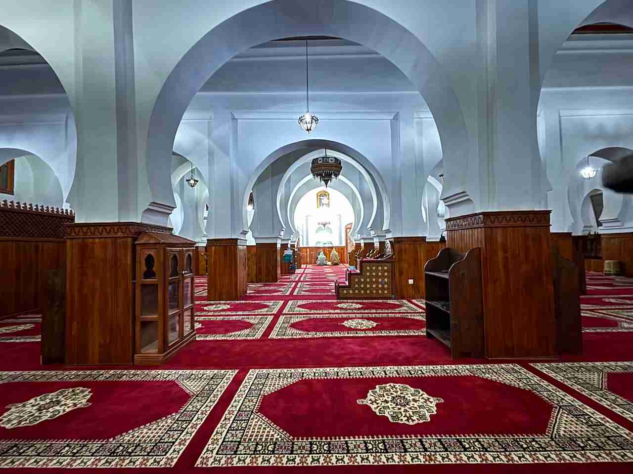 【課題】国内のイスラム教徒急増で大混雑 “モスク不足”訴えの一方で相次ぐ建設反対