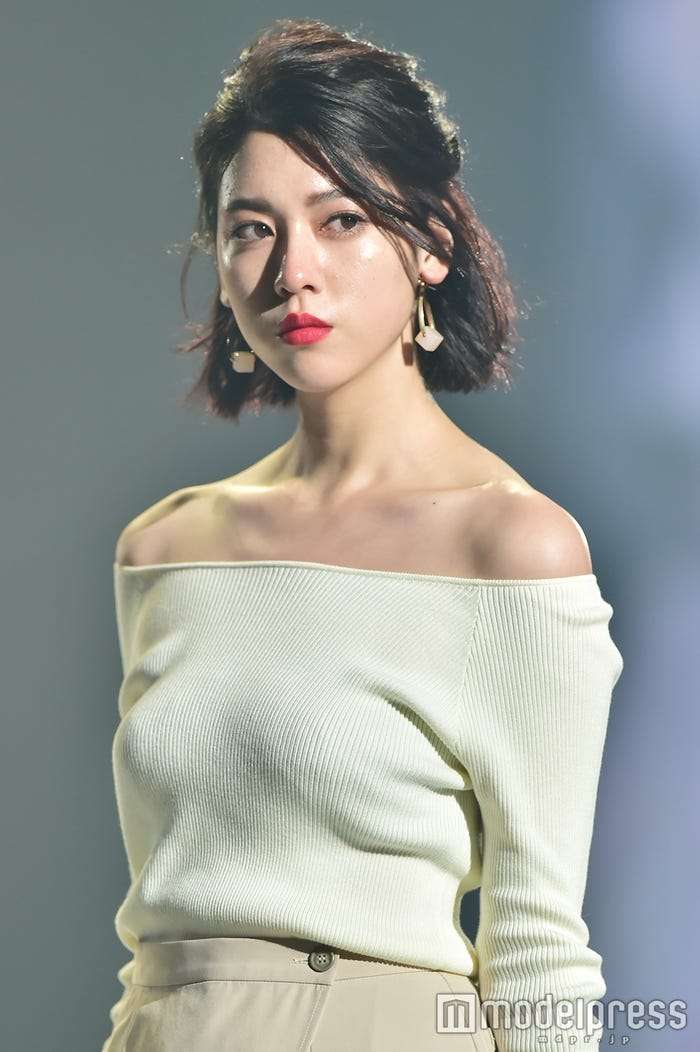 《背骨をなぞるようなタトゥーのお値段…》三吉彩花が依頼したのは「中国のトップ女性彫師」予約は1年以上待ち