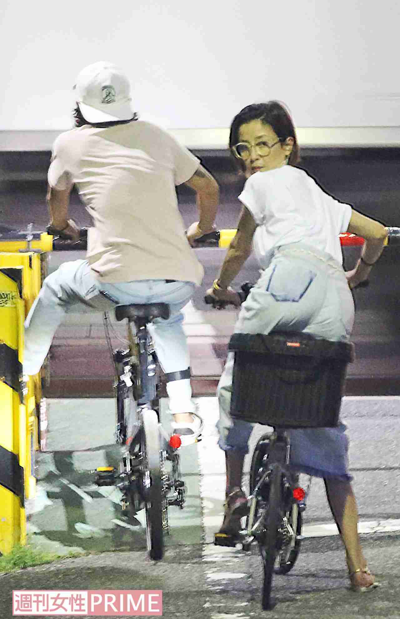 《まさかの自転車デート》内田有紀(50)が再婚相手と「夜の街を駆けて」映画のワンシーンのような“リアルな目撃談”