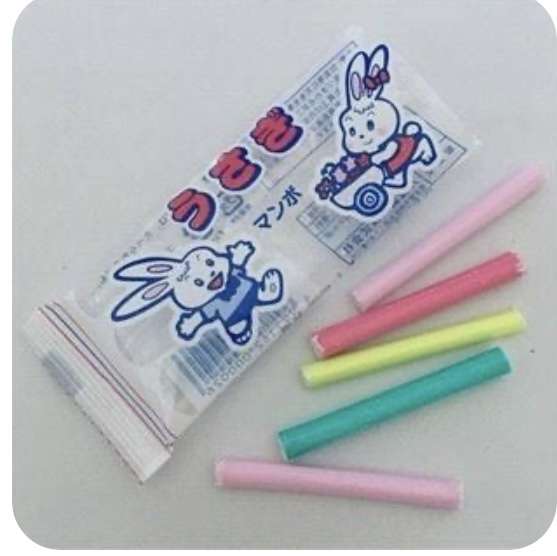 いろんな駄菓子を眺めながら、あーだこーだ言うだけのトピ