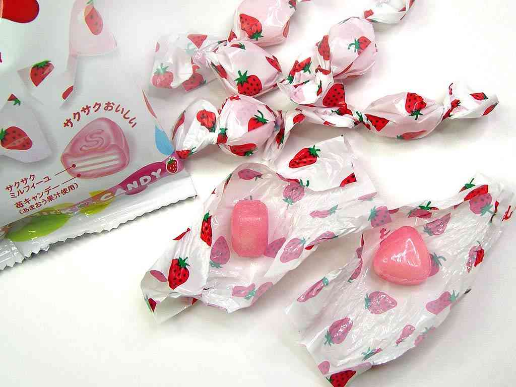 いろんな駄菓子を眺めながら、あーだこーだ言うだけのトピ