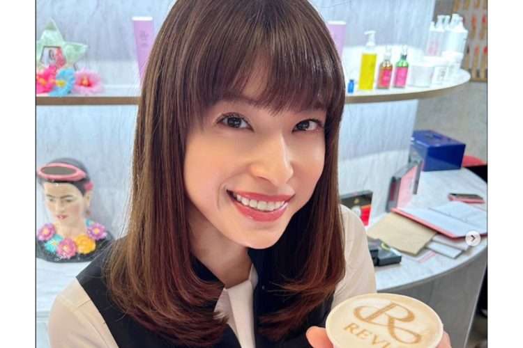 《下ネタも解禁》上原多香子　沖縄から“はっちゃけ”配信に関係者「地域密着で再ブレイクも」