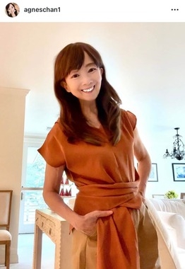 アグネス・チャン70歳、ショーパン姿で母校を訪問 変わらぬ美貌に反響...「若々しくて美しい」「学生みたい」