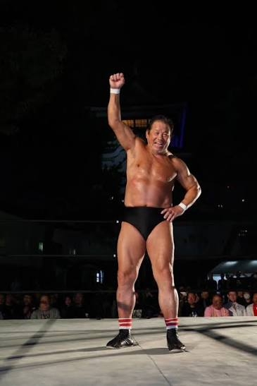 【 片岡鶴太郎 】極限まで体脂肪を削ぎ落した“筋肉ボディ”を披露「71歳！　菜食」　驚きの声多数「こんな71歳いない」