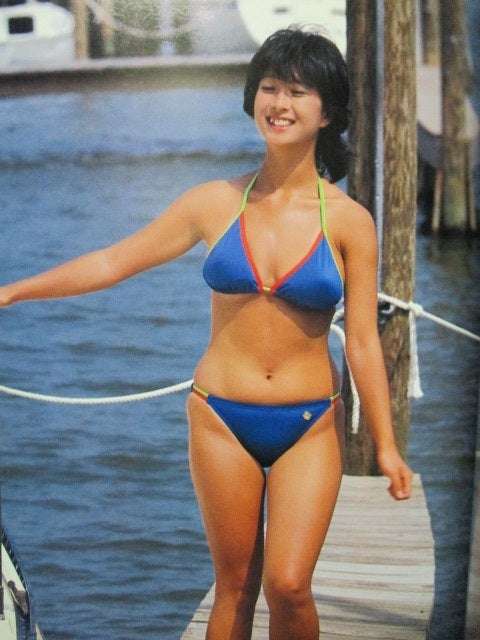 王林「夏先取りBBQ」浜辺で美腹筋披露!夏ファッションでファン魅了「魅力的」「スタイル良すぎる」