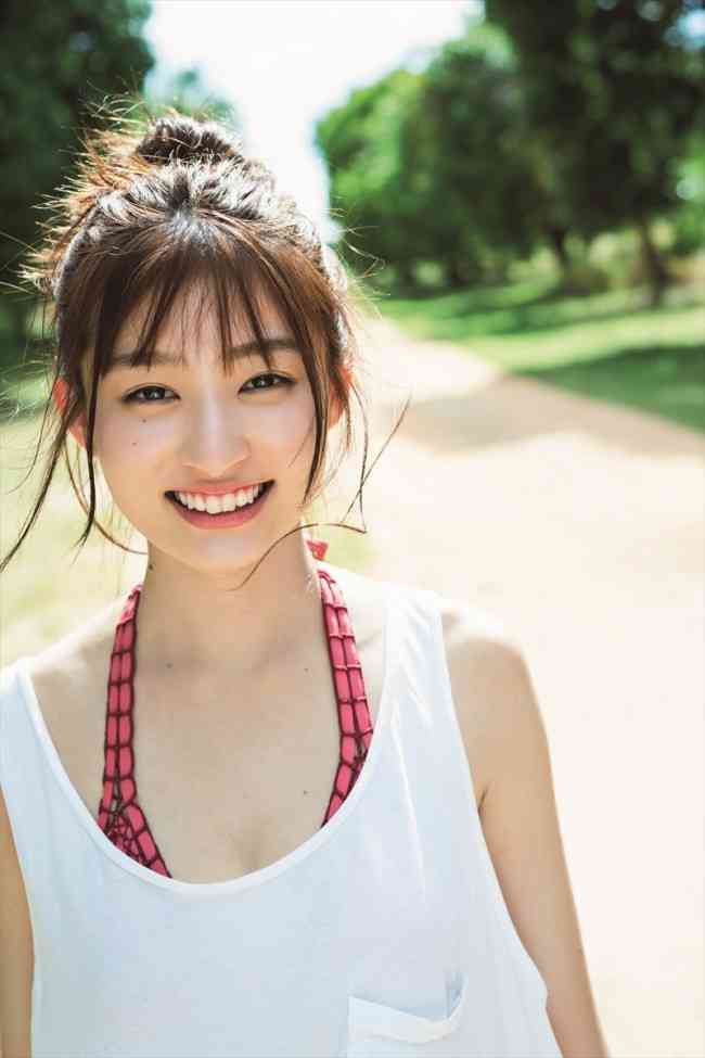 《独占》世界各地で男性と“交流”するイギリスの金髪美女インフルエンサー（26）、初来日への意欲語る「日本人男性の“平均”を自分の目でチェックしたい」