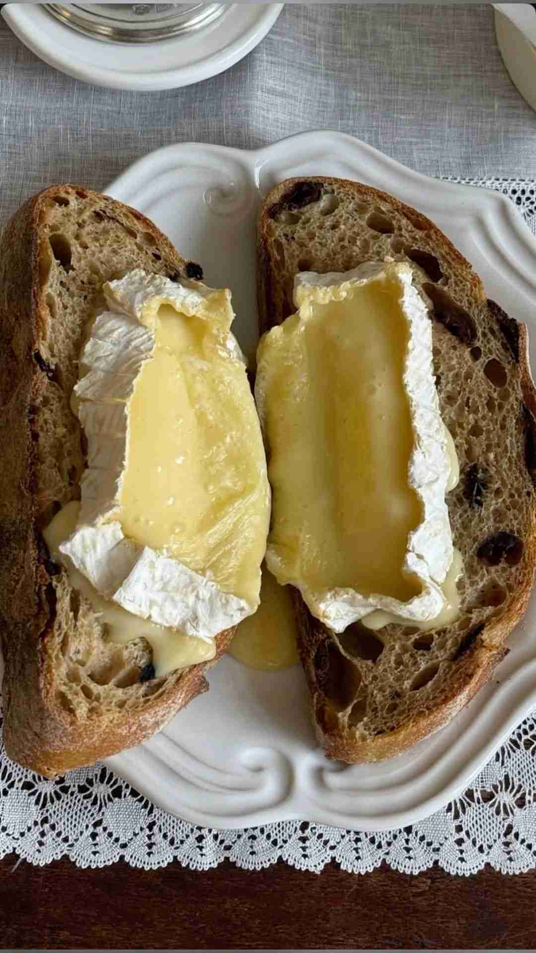 レーズンパンおいしいよね、のトピ🍇🍞