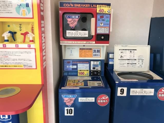 コインランドリーの靴専用洗濯機